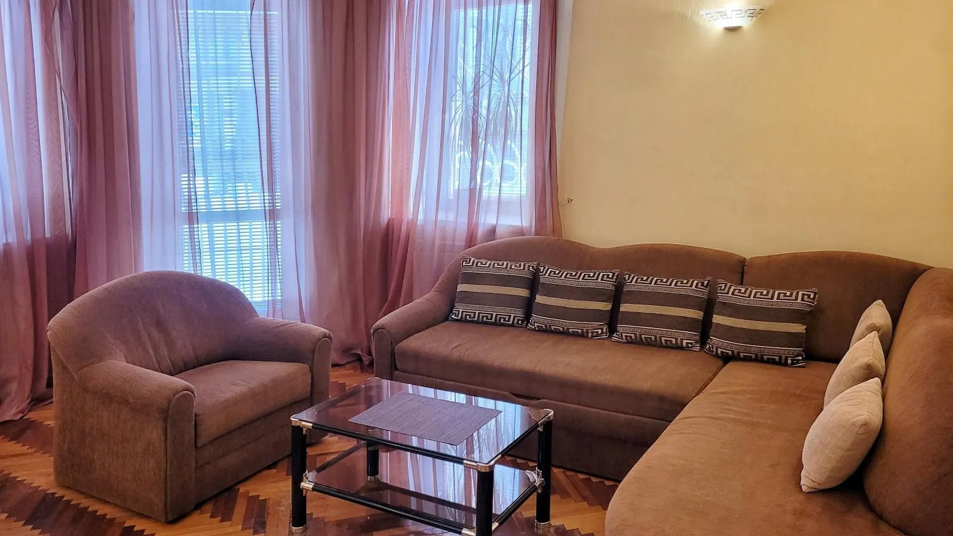 Home Hotel Apartments on Kontraktova Ploshcha Kiev