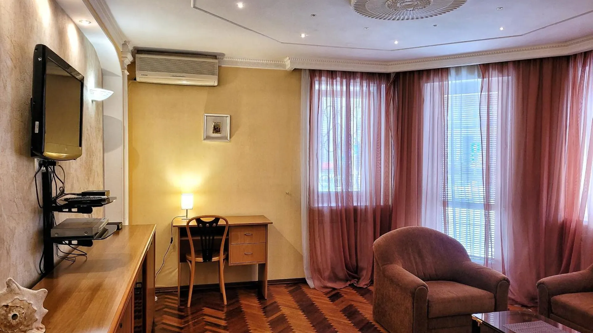 Home Hotel Apartments On Kontraktova Ploshcha Kiew